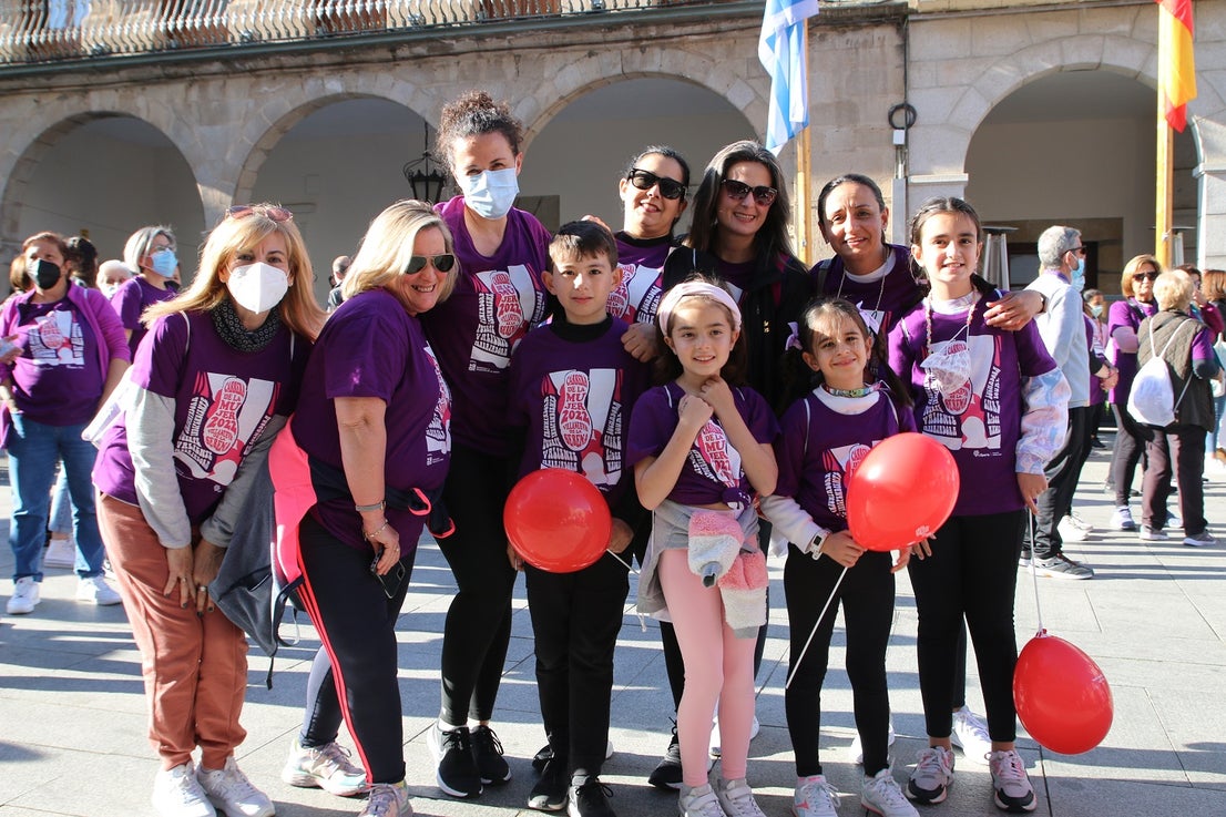 Cientos de mujeres participaron en la Carrera de la Mujer de Villanueva.