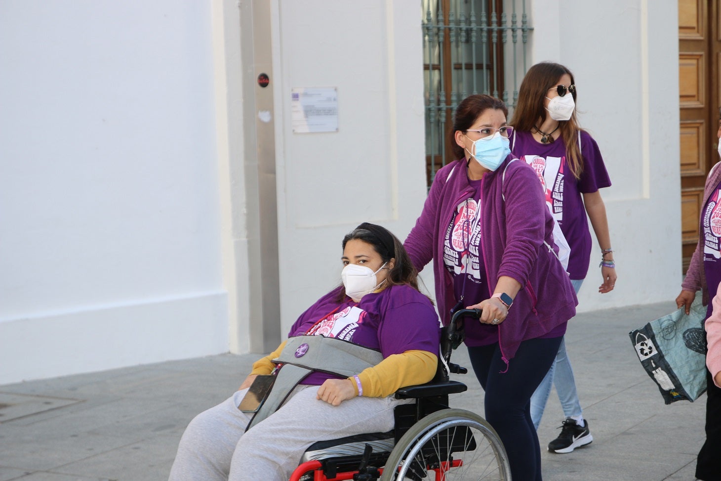 Cientos de mujeres participaron en la Carrera de la Mujer de Villanueva.