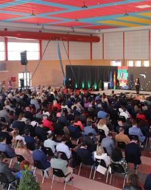 Imagen secundaria 2 - Antonio Huertas recibió la Medalla junto a Gaudalupe Sabio e Inma Chacón. 