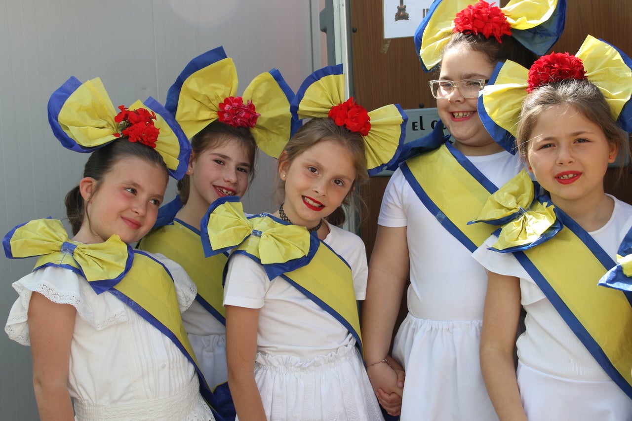 El barrio Cruz del Río acogió el Festival de Cruces y Mayas con éxito de participación. 
