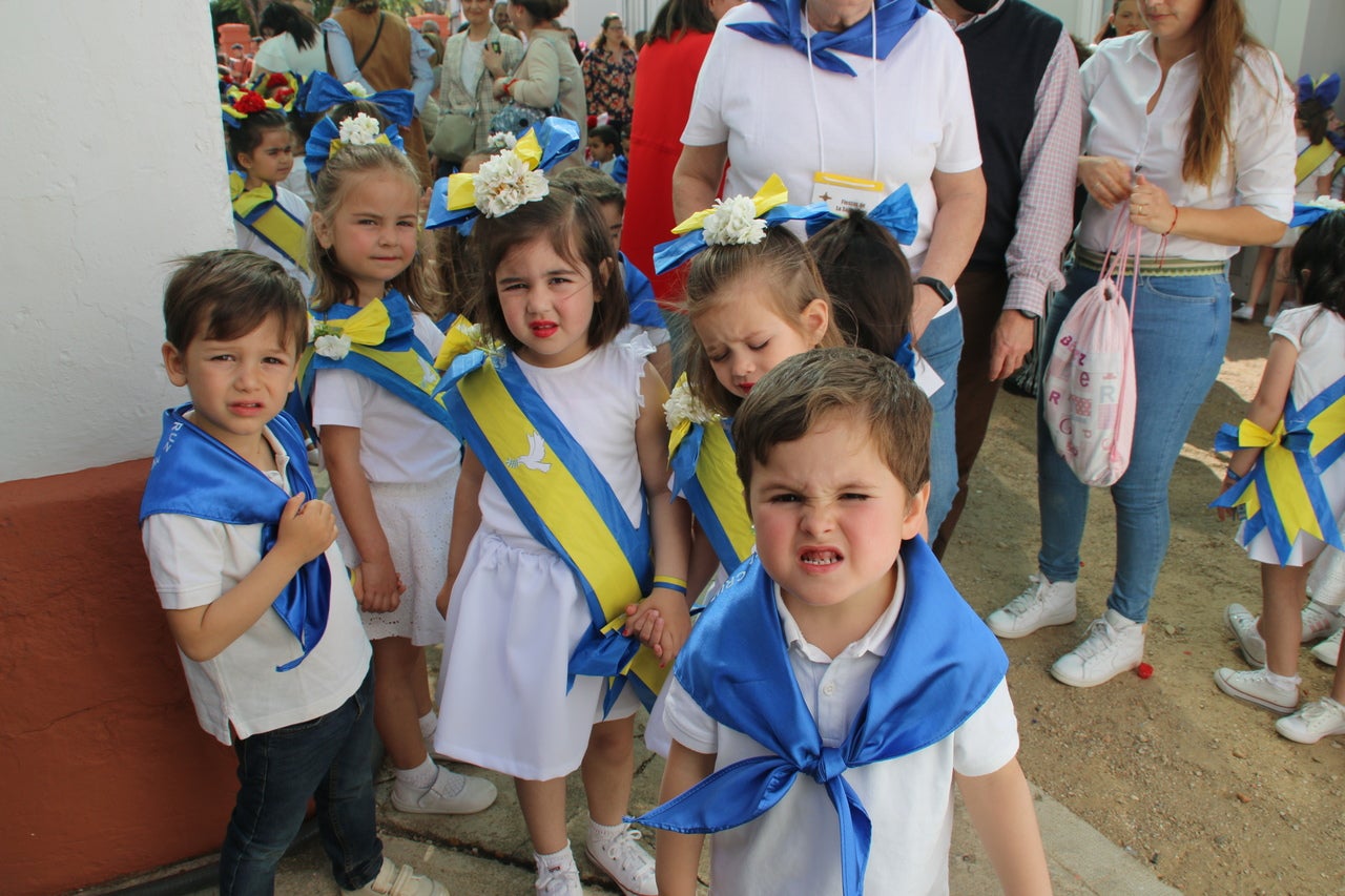 El barrio Cruz del Río acogió el Festival de Cruces y Mayas con éxito de participación. 