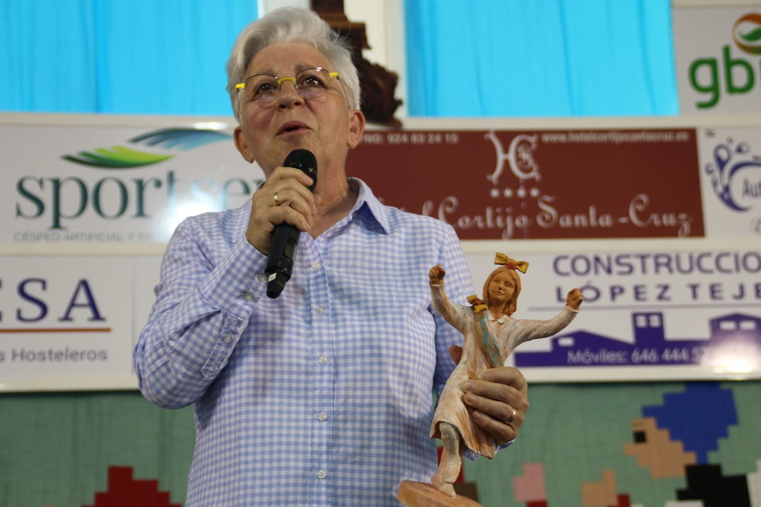 El Barrio Cruz del Río acogió el Festival de Mayas y Cruces con éxito de participación. 