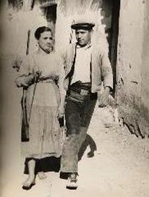 Imagen secundaria 2 - Milicianas y campasinos en Extremadura. Archivos Estatales.