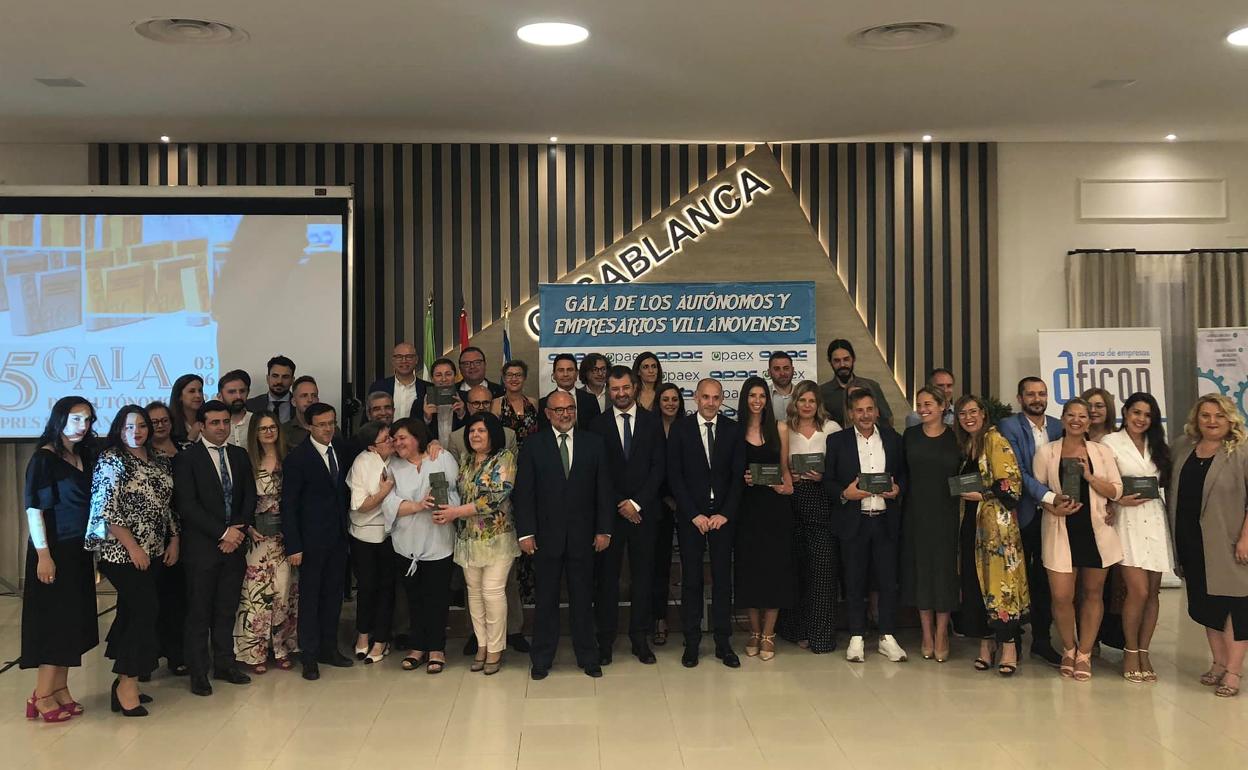 Carpintería Famicar recibe el premio a Mejor empresa en la gala de OPA
