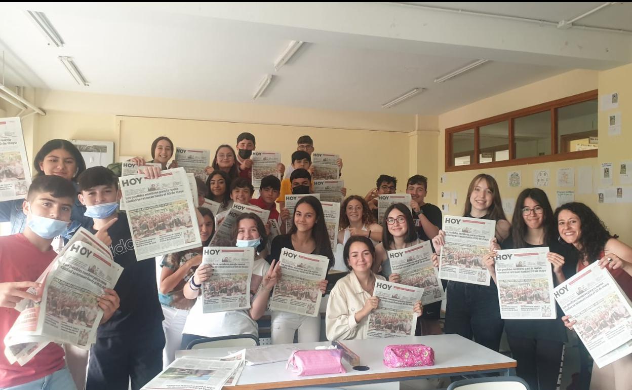 Alumnos de 2º ESO aprenden con el Hiperlocal HOY Villanueva. 