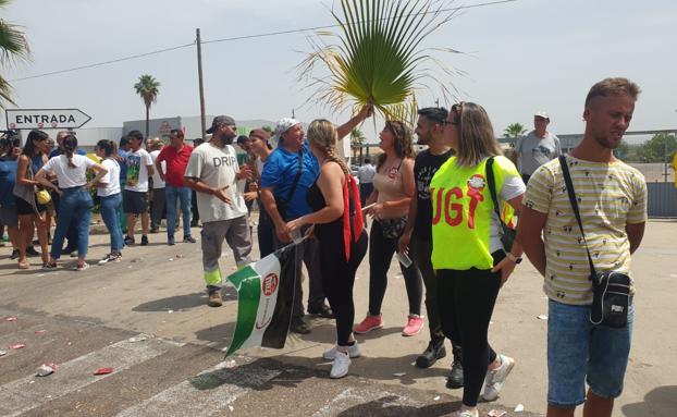 Imagen principal - El paro ha sido convocado por los sindicatos. 