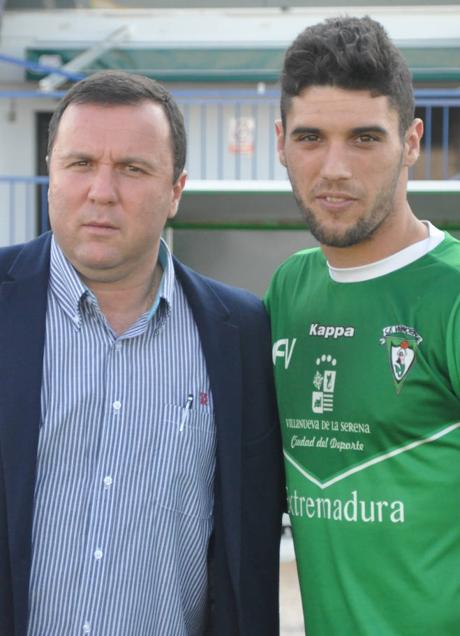 Imagen - José María Tapia junto a su hijo.