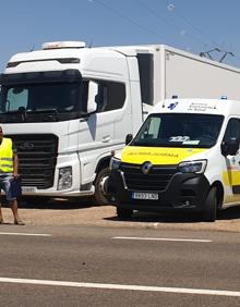 Imagen secundaria 2 - Un camión, una furgoneta y un turismo se han visto implicados en el accidente. 