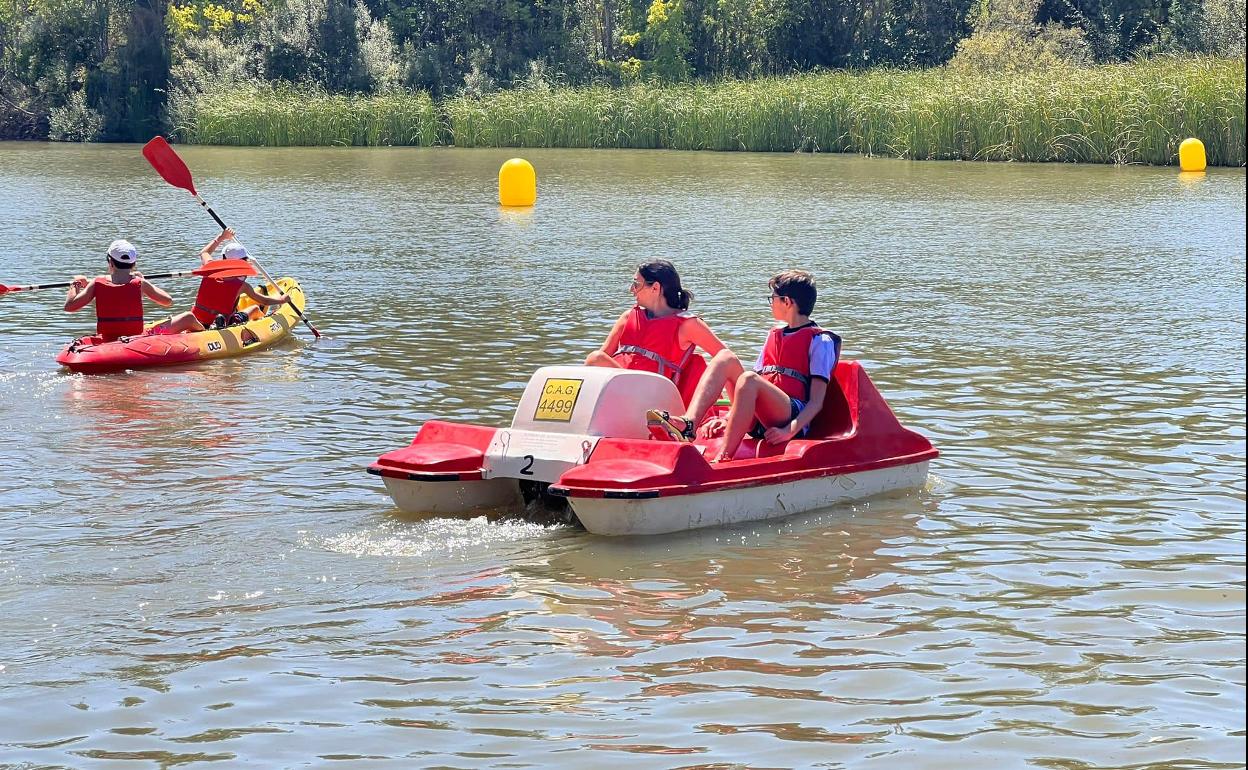 Los usuarios montaron en kayak y barcas de hidropedales, entre otras actividades. 