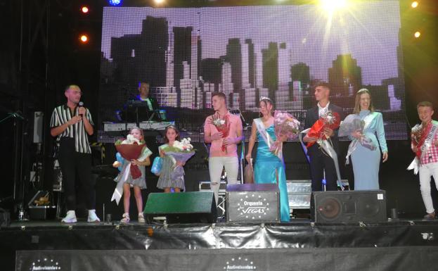 Coronación de miss y míster de las fiestas de Zurbarán. 
