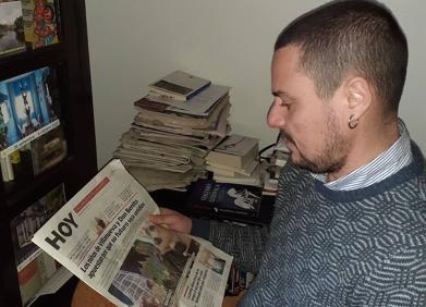 Imagen secundaria 1 - Julio Ocampo es guía turístico en Roma y gusta estar informado sobre lo que ocurre en Villanueva. 