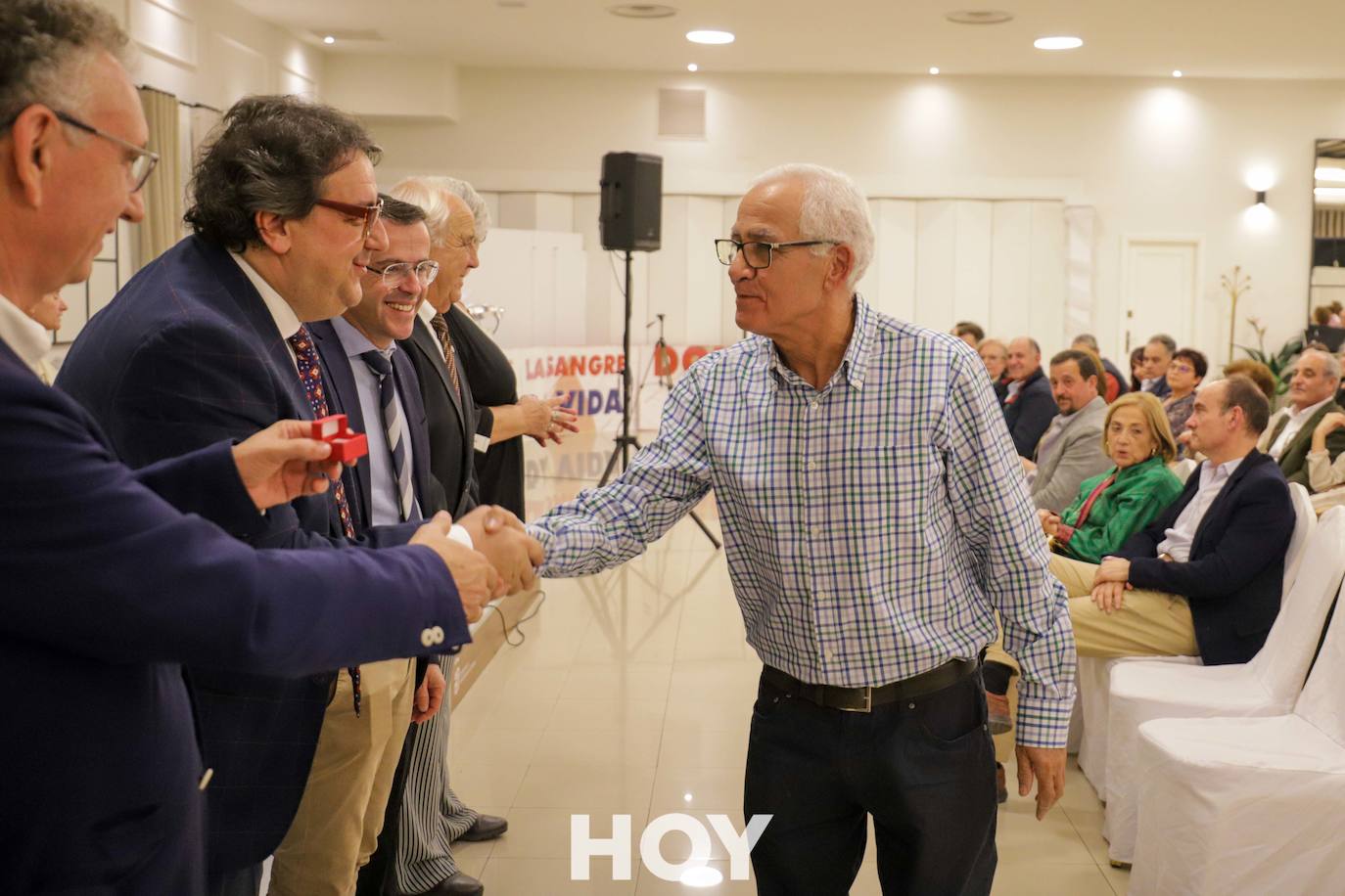 Los protagonistas fueron los donantes de sangre que recibieron distinciones por sus numerosas aportaciones. 