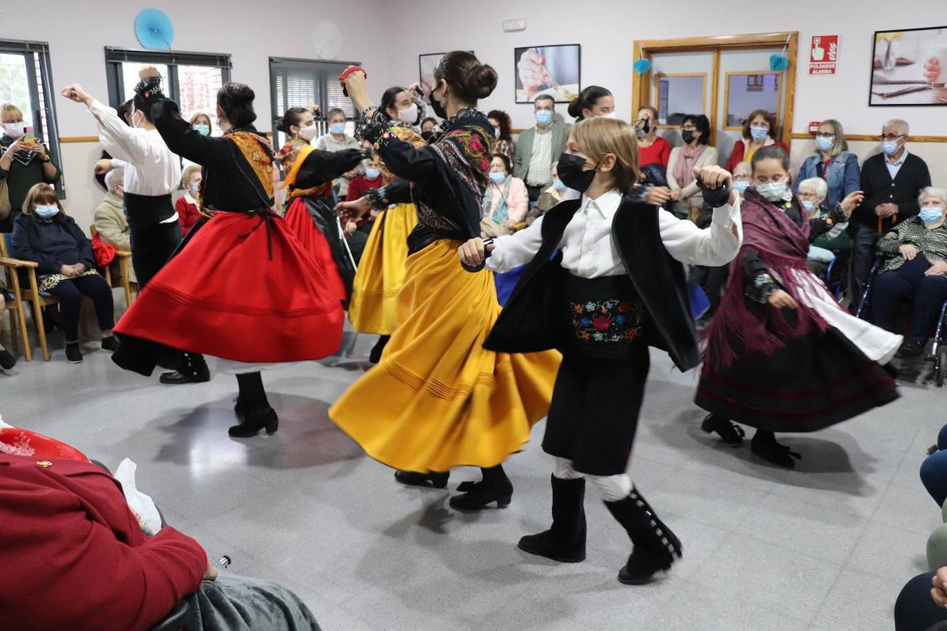 El centro Victoria Martos celebra su semana cultural con actividades para usuarios y familiares