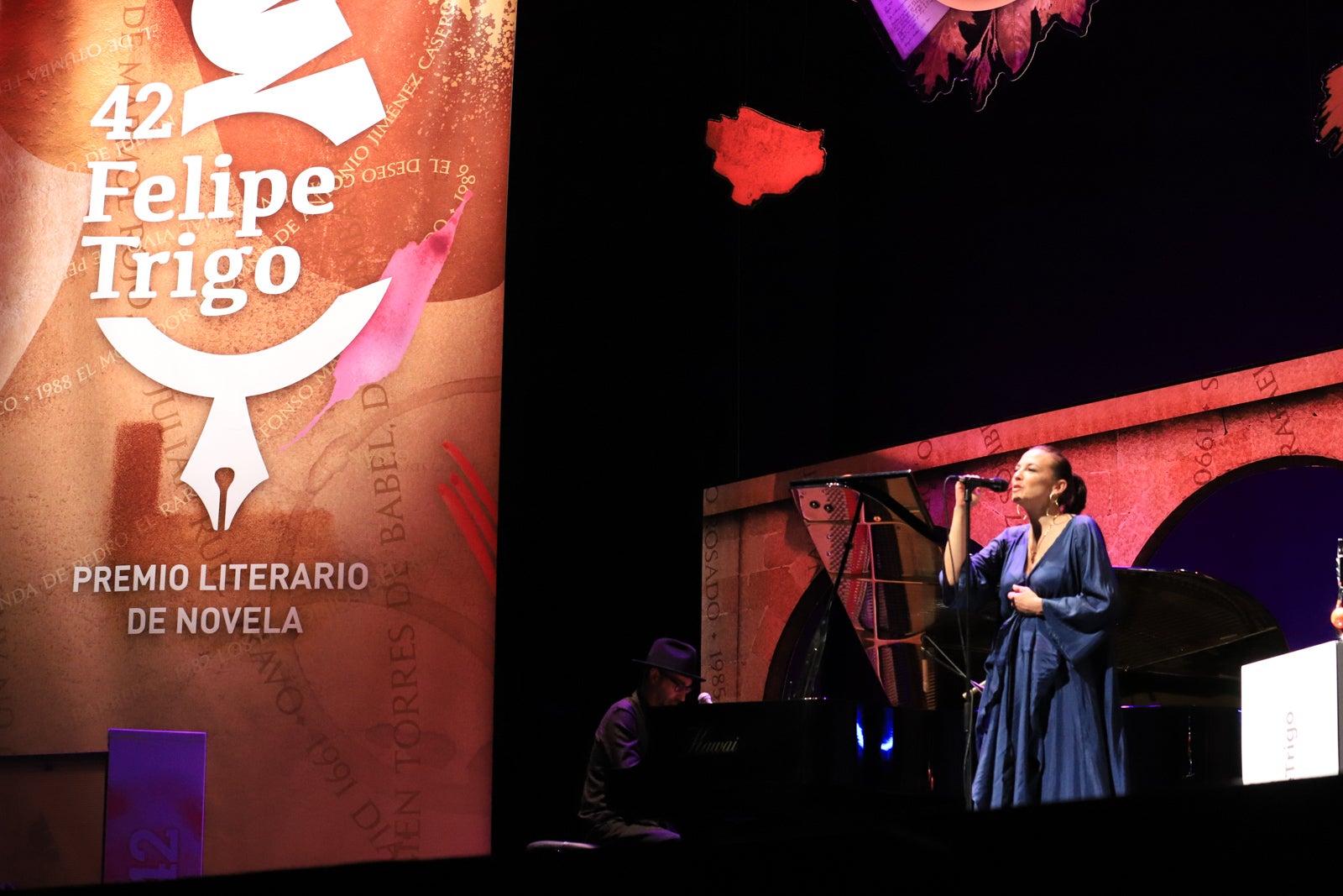 La gala del Felipe Trigo se celebró en el palacio de congresos con Sara Solomando como presentadora y la actuación de Marlango. 