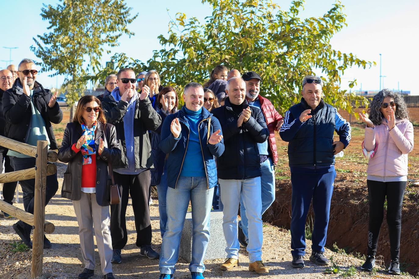 Familiares, amigos y allegados quisieron acompañar a Manuel Calderón en su regreso a Villanueva. 