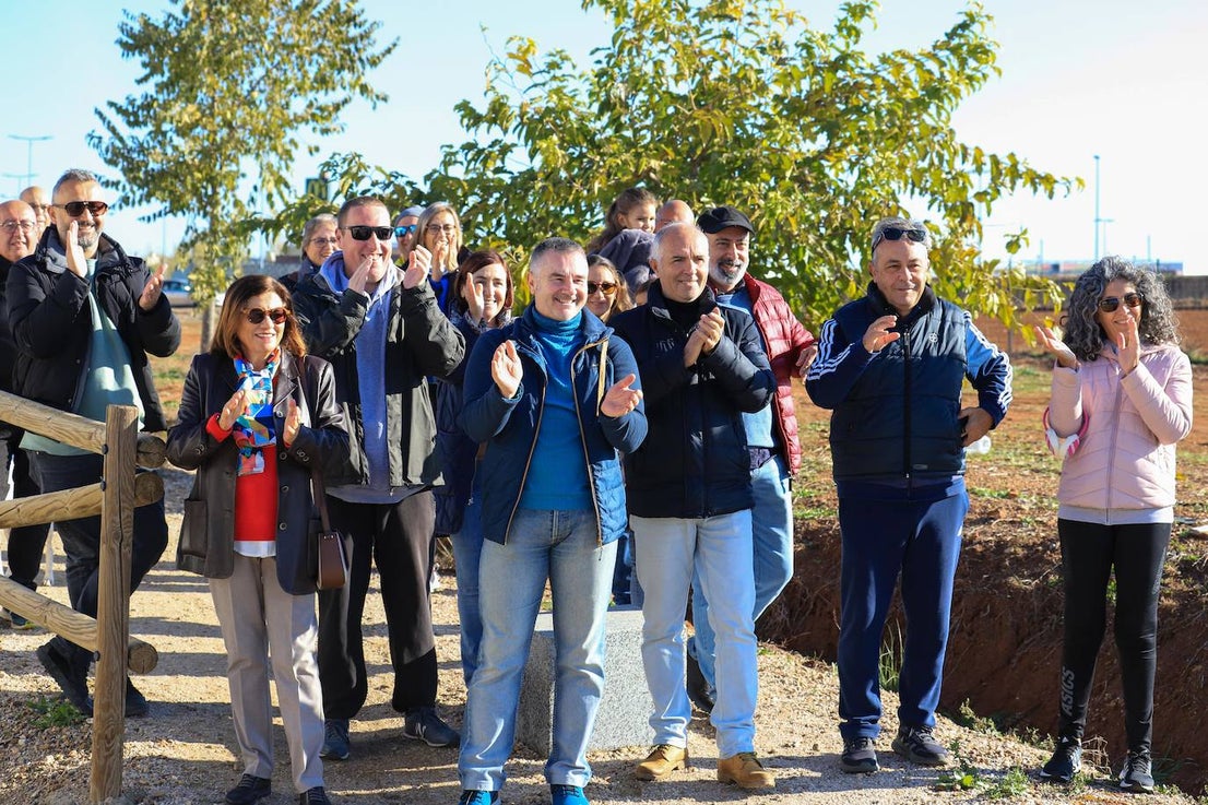 Familiares, amigos y allegados quisieron acompañar a Manuel Calderón en su regreso a Villanueva. 