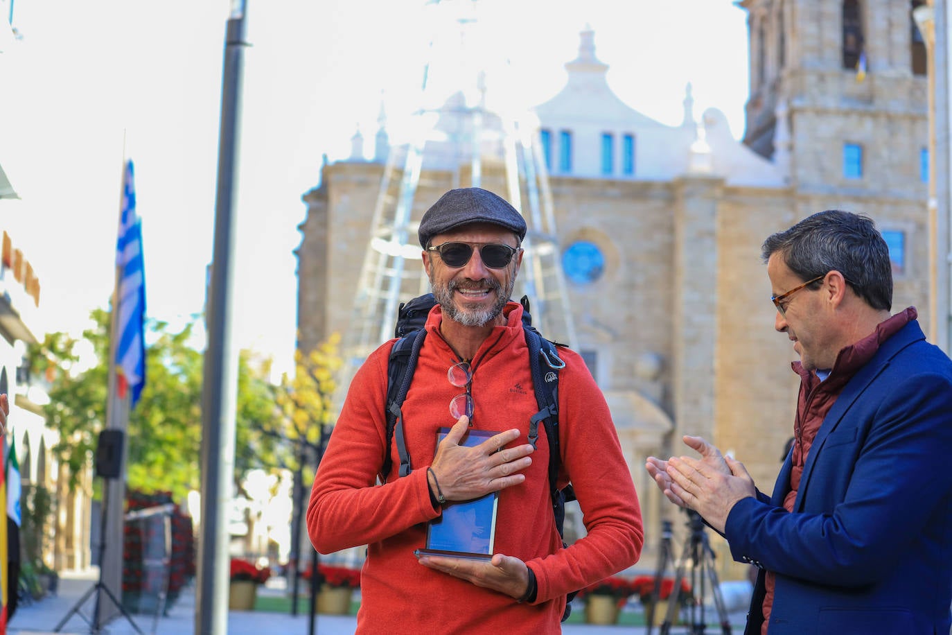 Familiares, amigos y allegados quisieron acompañar a Manuel Calderón en su regreso a Villanueva. 