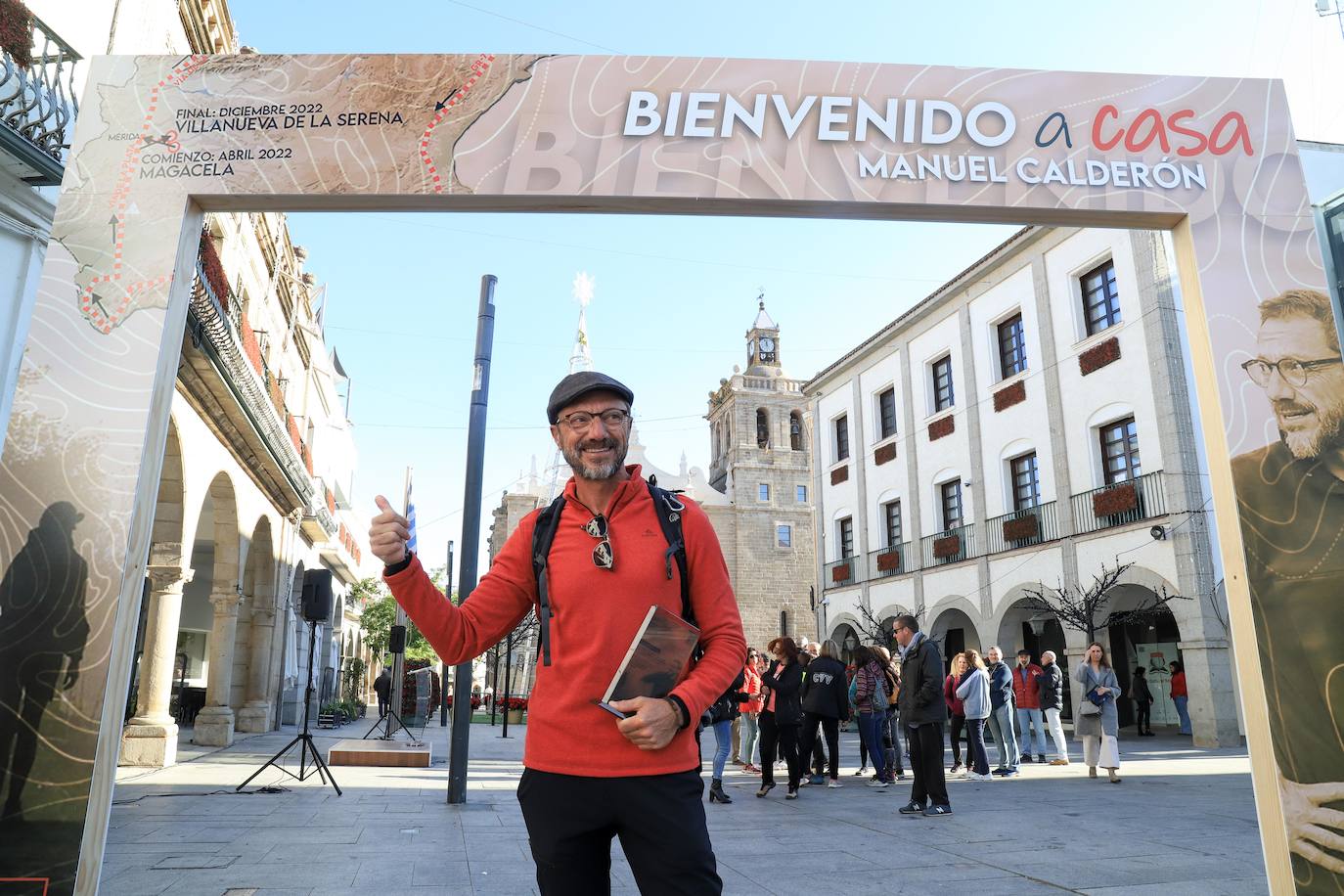 Familiares, amigos y allegados quisieron acompañar a Manuel Calderón en su regreso a Villanueva. 