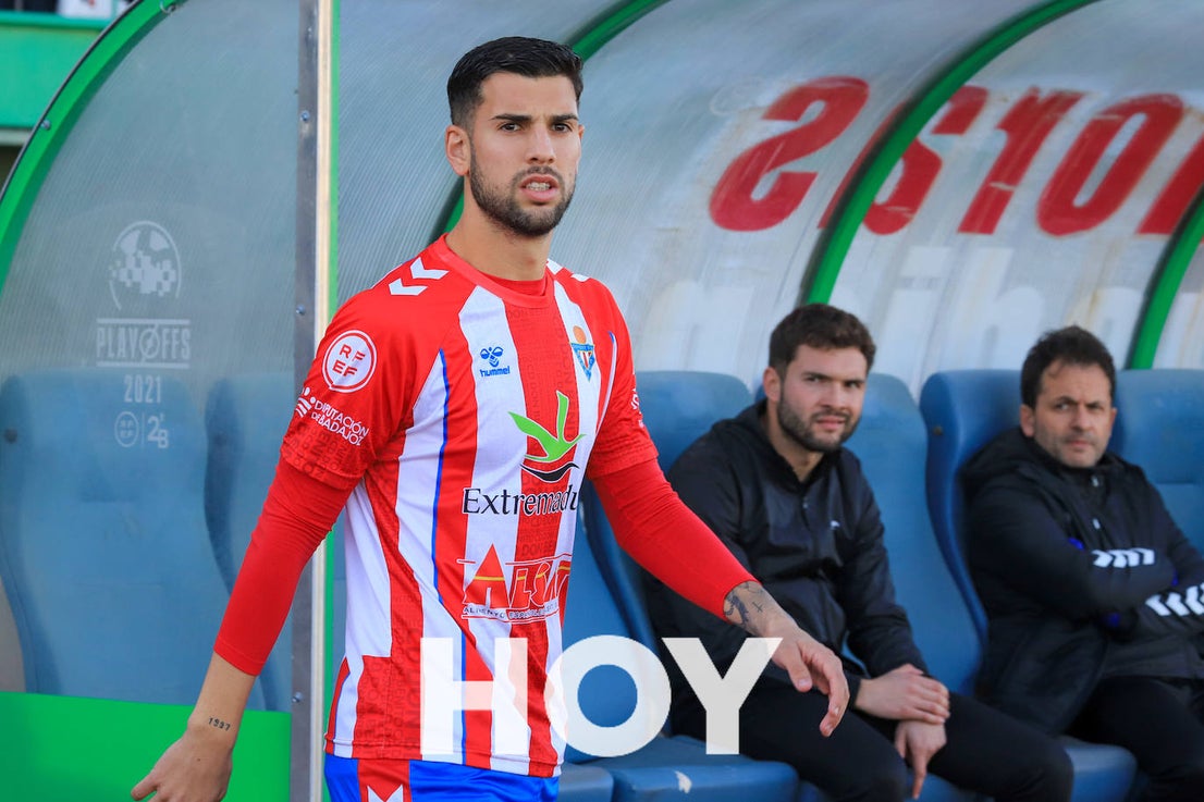 El Don Benito se llevó el derbi con un solitario gol de Pablo Rodríguez. 