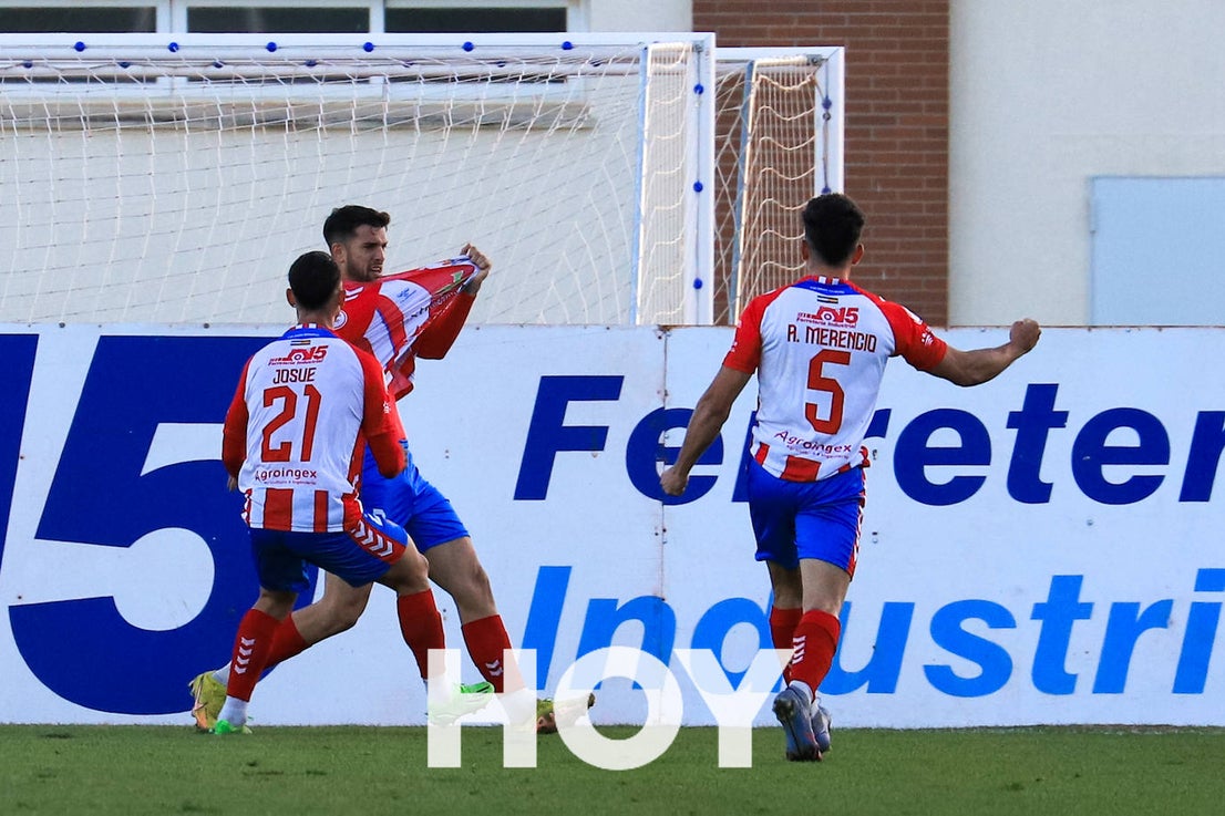 El Don Benito se llevó el derbi con un solitario gol de Pablo Rodríguez. 