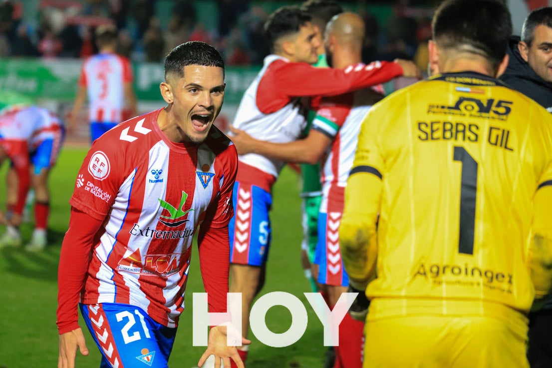 El Don Benito se llevó el derbi con un solitario gol de Pablo Rodríguez. 