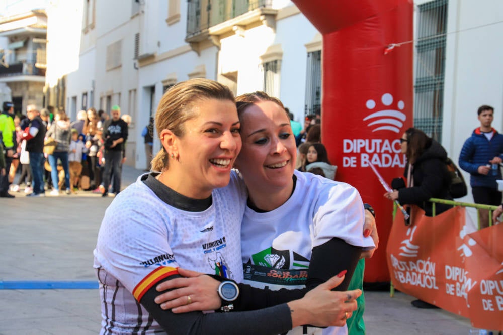 Pequeños y mayores han disfrutado de la Carrera de Navidad de Villanueva. 