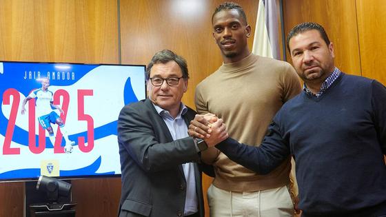Jair Amador renueva con el Zaragoza hasta 2025