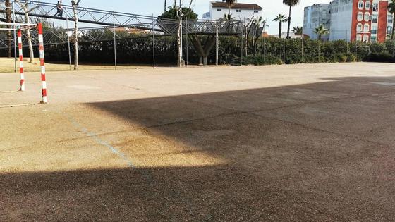 El Ayuntamiento reformará la pista deportiva de Los Pinos