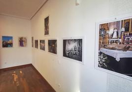 La exposición cuenta con quince fotografías ganadoras y finalistas.