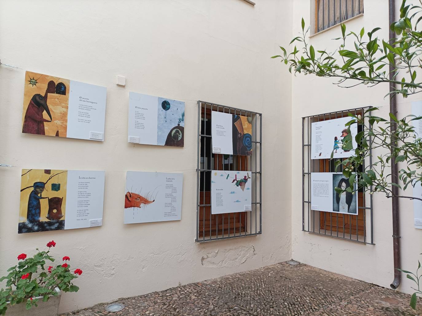 Beatriz Osés expone 'En las nubes' en la biblioteca Felipe Trigo