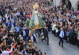 La Virgen de la Aurora corriendo al encuentro del Resucitado.
