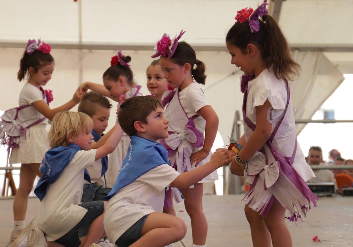 Momentos del Festival de Mayas.