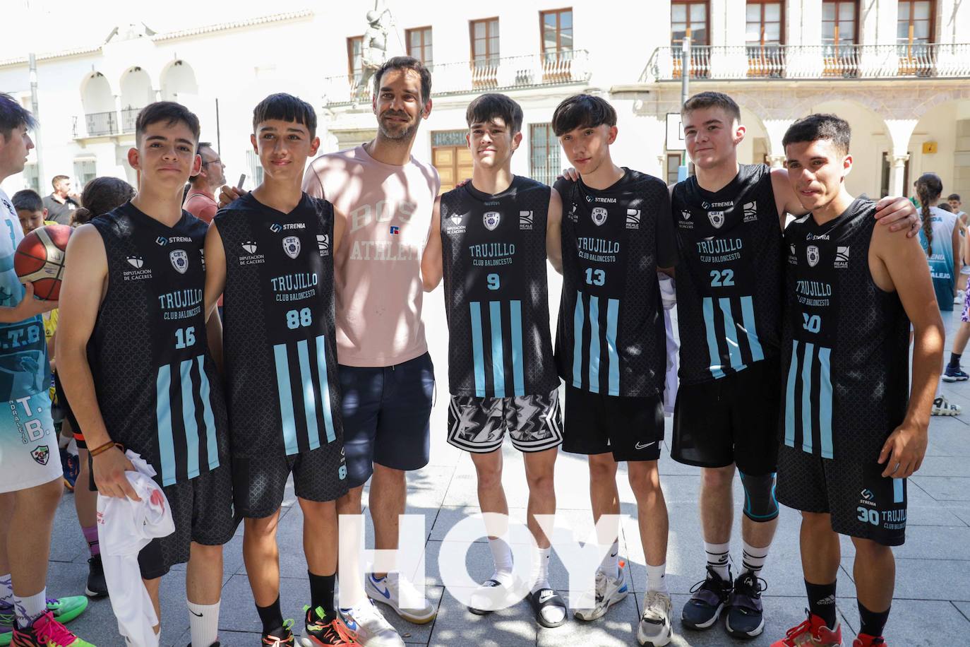 Calor y solidaridad en el Street Basket de Calderón