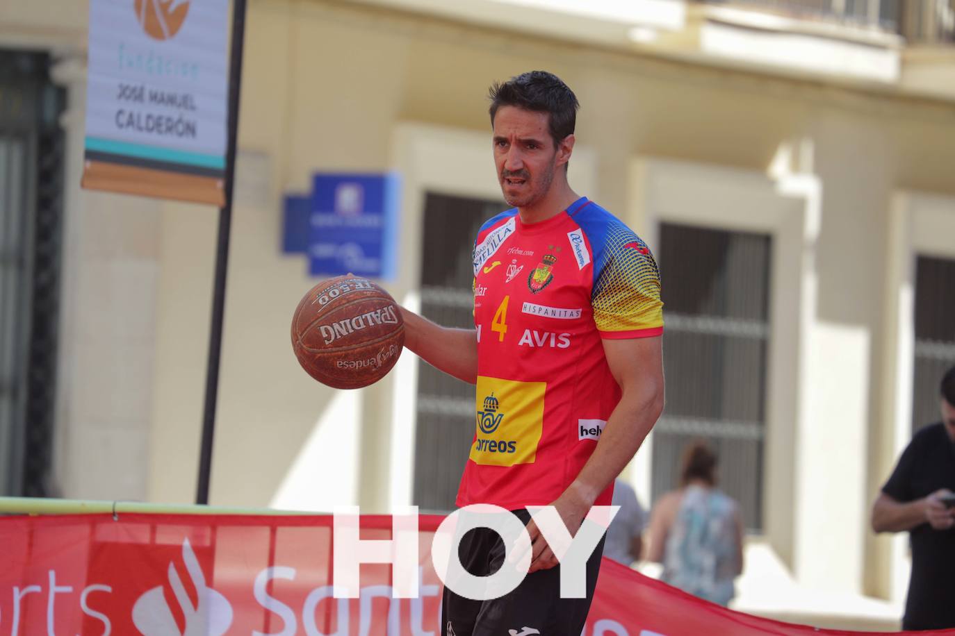 Calor y solidaridad en el Street Basket de Calderón