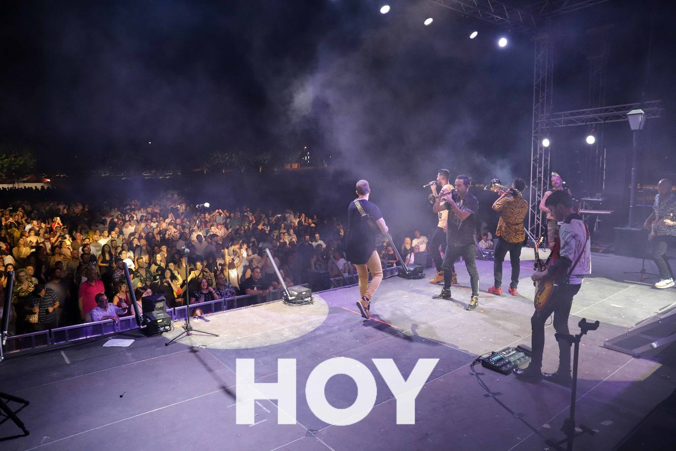 La Pegatina monta una fiesta tras la multitudinaria Feria de Día