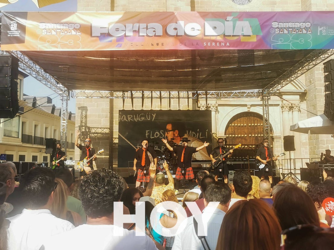 La Pegatina monta una fiesta tras la multitudinaria Feria de Día