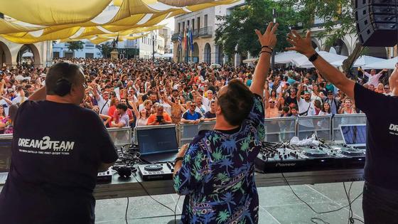 Villanueva de la Serena baila a ritmo de Santiaguito