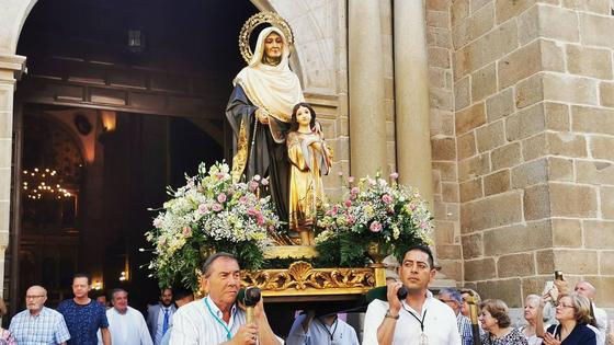 Más de 25.000 personas acuden a las fiestas de Santiaguito