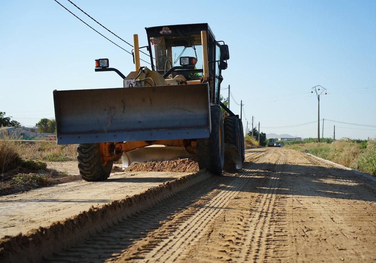 El Ayuntamiento inicia el mantenimiento de los caminos agrícolas