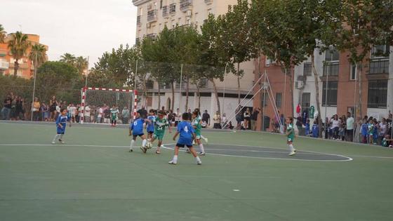 Solidaridad y deporte en la renovada pista de Los Pinos