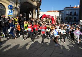 Mil personas participan en la XXII edición de la Carrera Solidaria de Navidad