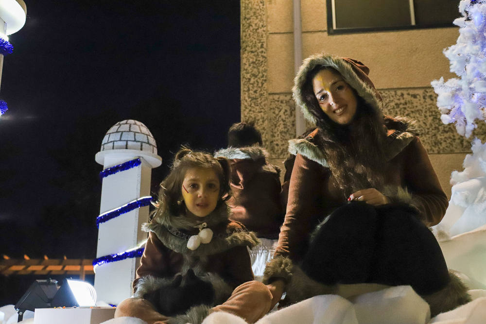 17 carrozas y cuatro pasacalles formaron la cabalgata en Villanueva. 