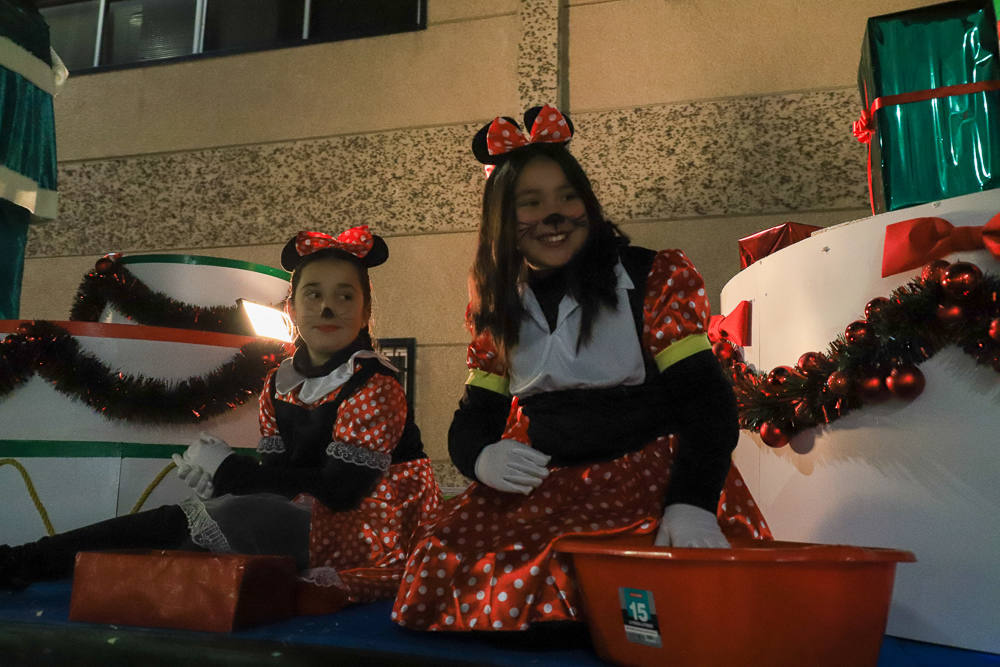 17 carrozas y cuatro pasacalles formaron la cabalgata en Villanueva. 