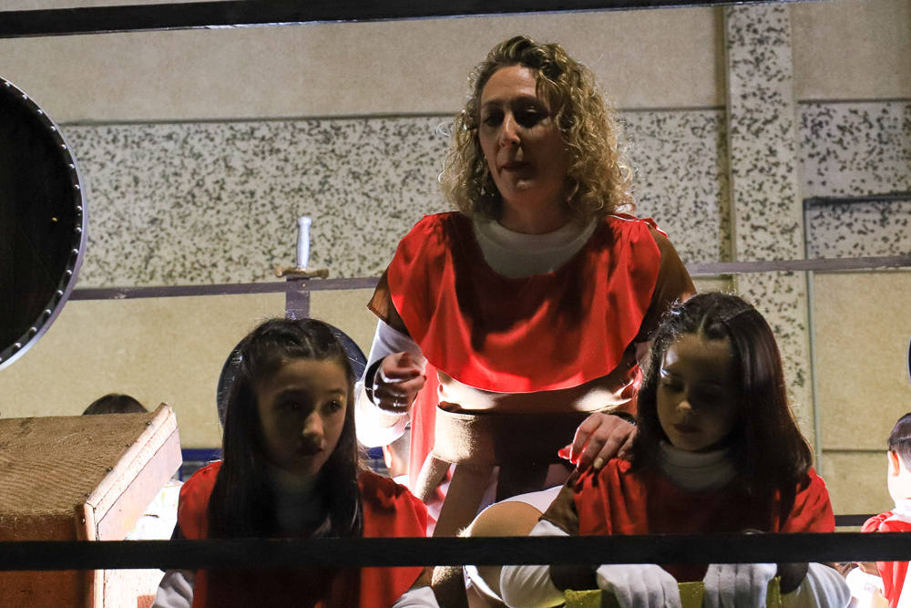 17 carrozas y cuatro pasacalles formaron la cabalgata en Villanueva. 