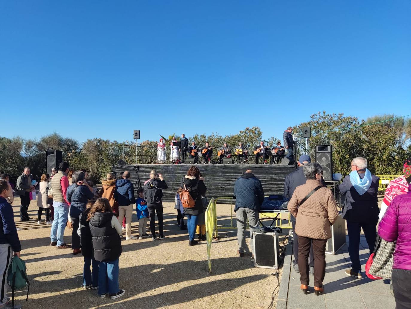 Cientos de villanovenses asistieron este sábado a la despedida en la ermita.