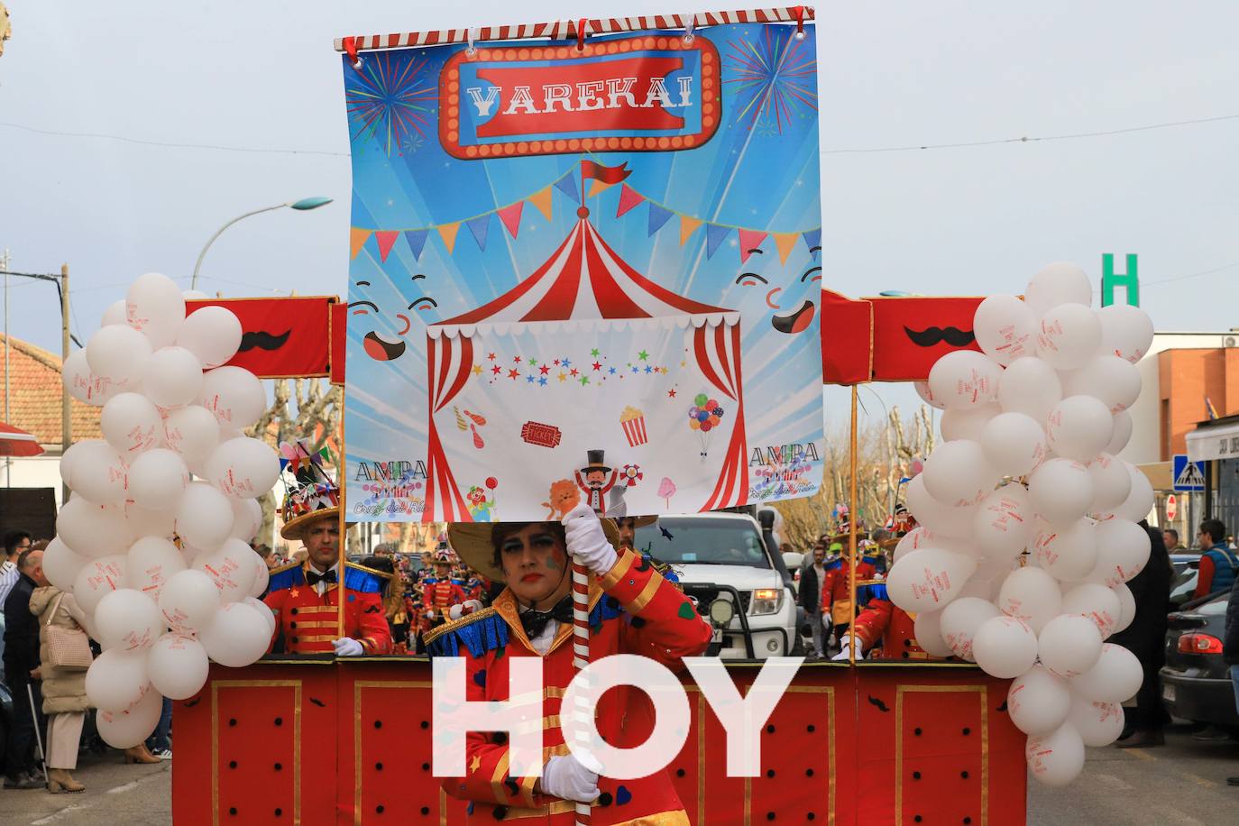 El desfile se celebró este sábado con final en la plaza de España. 