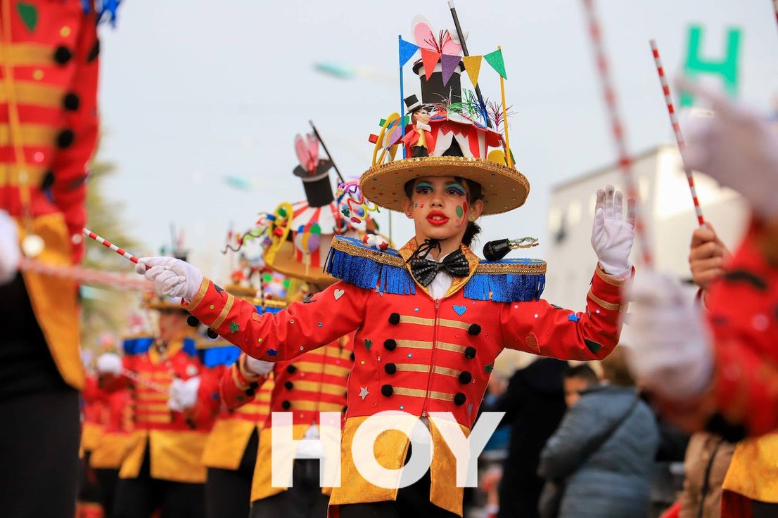 El desfile se celebró este sábado con final en la plaza de España. 
