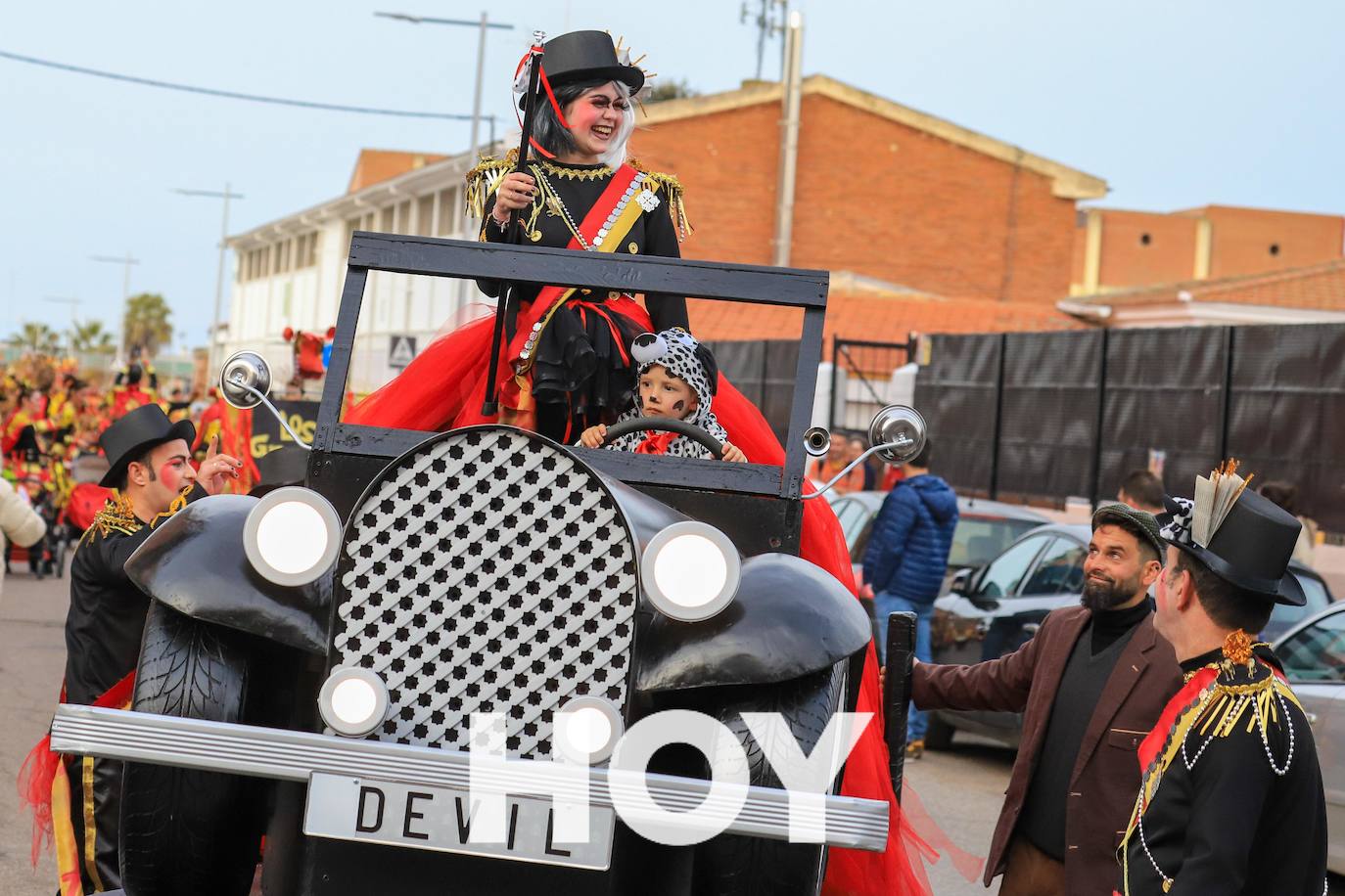 El desfile se celebró este sábado con final en la plaza de España. 