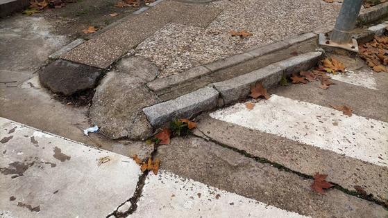 Una Extremadura Digna denuncia malas condiciones en el acerado
