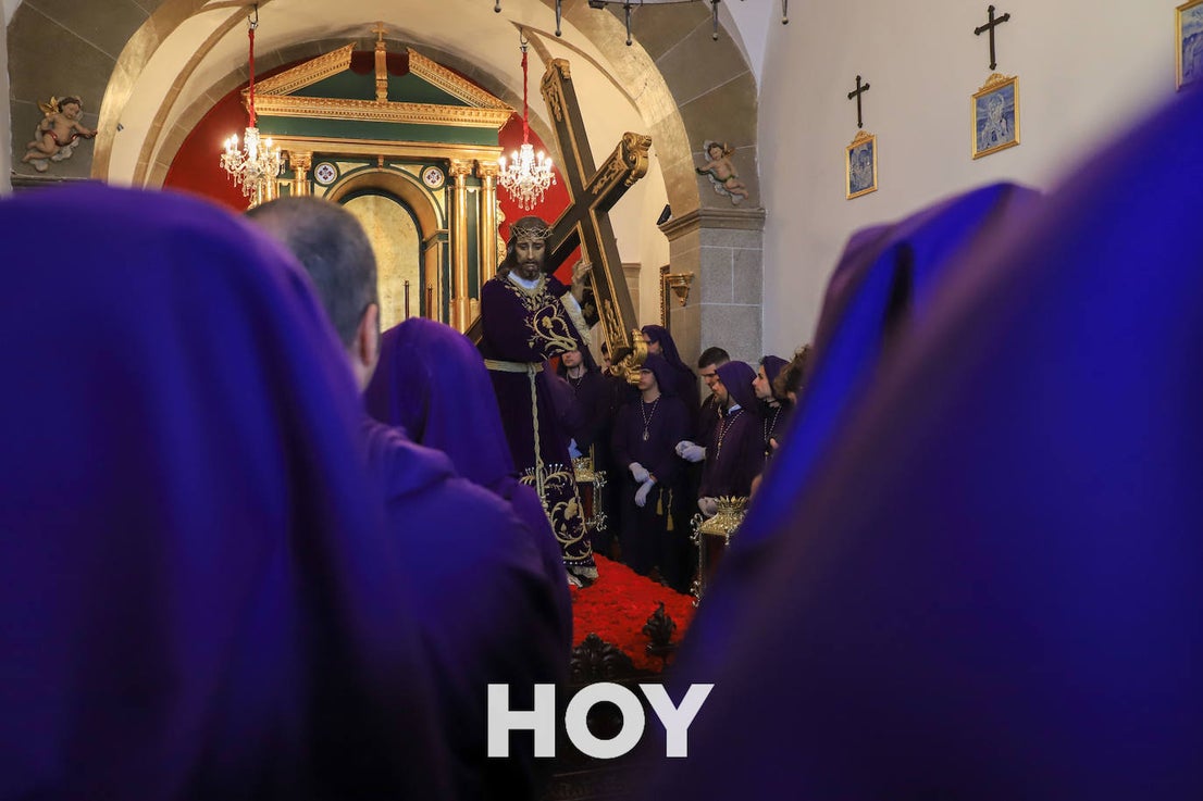 Excepcional Jueves Santo con el Nazareno y la Virgen del Calvario